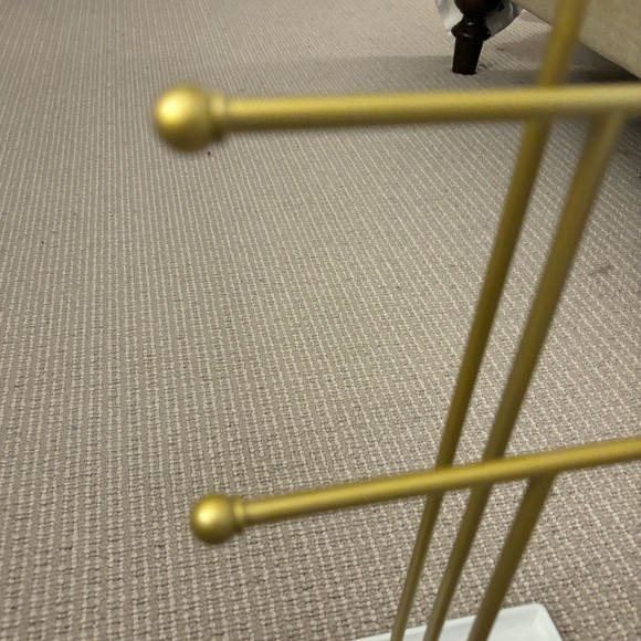 White and Gold Jewelry Stand - Picture 4 of 4